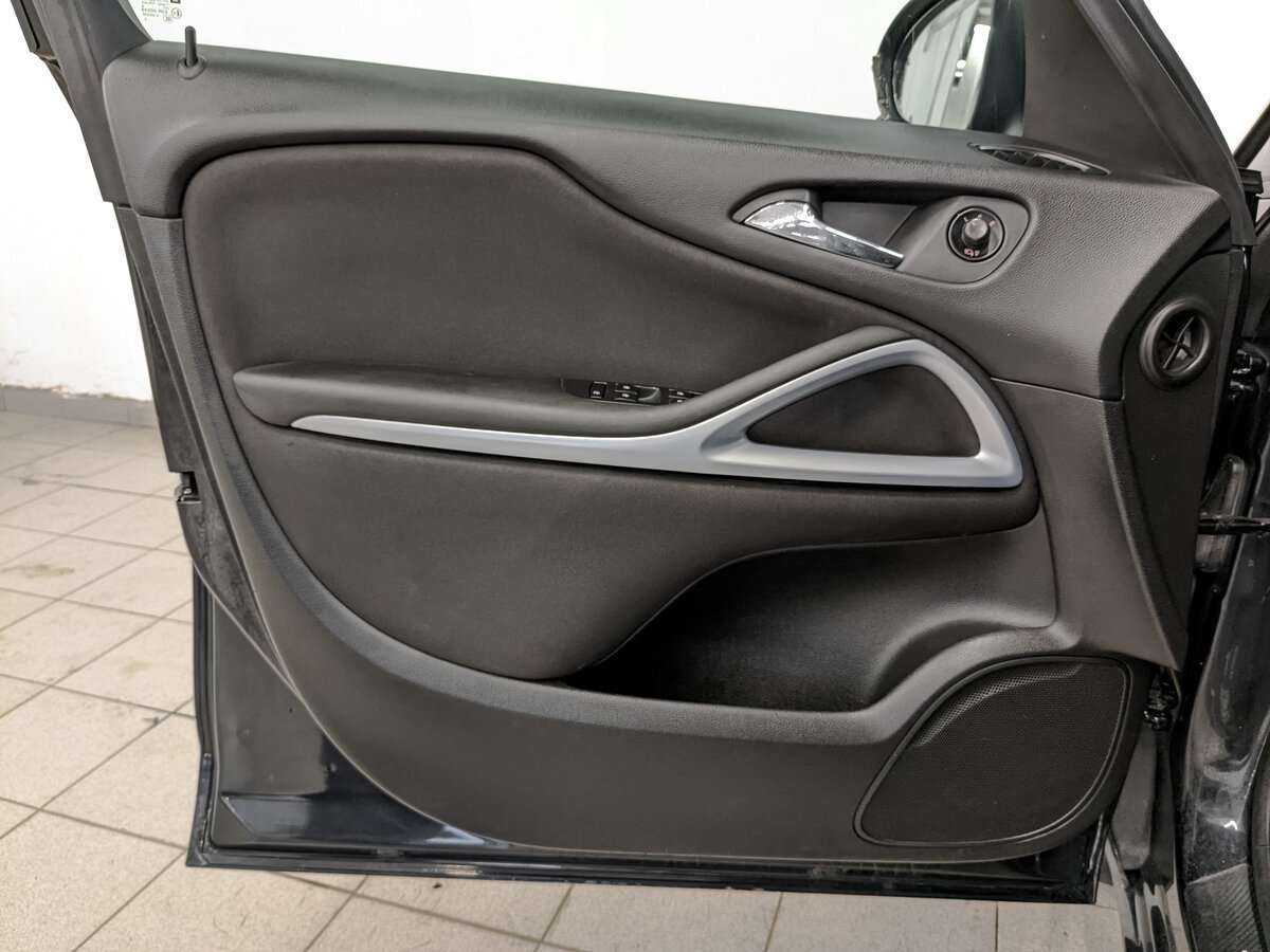 Opel Zafira с пробегом — 2014 год. Фото: #14