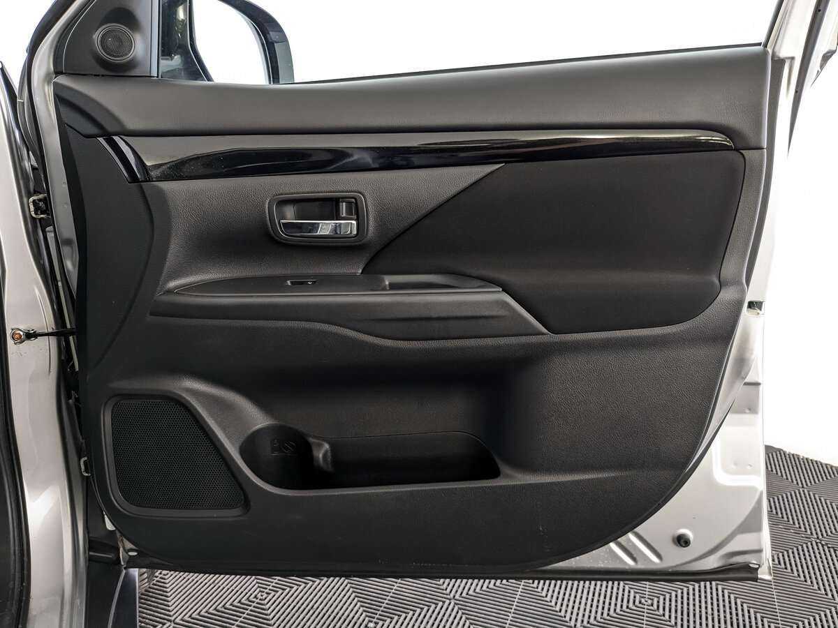 Mitsubishi Outlander с пробегом — 2020 год. Фото: #21