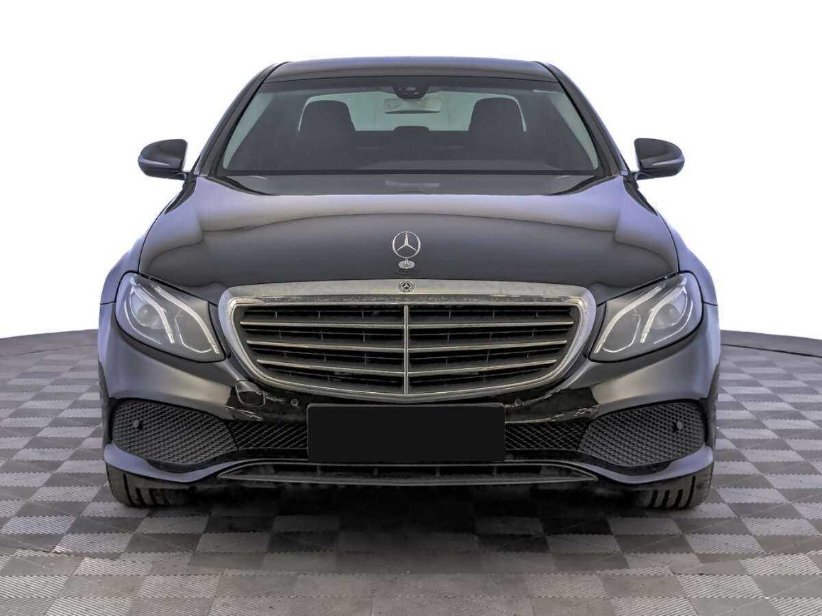 Mercedes-Benz E-Класс с пробегом — 2018 год. Фото: #1