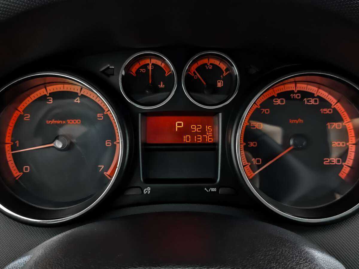 Peugeot 408 с пробегом — 2013 год. Фото: #15