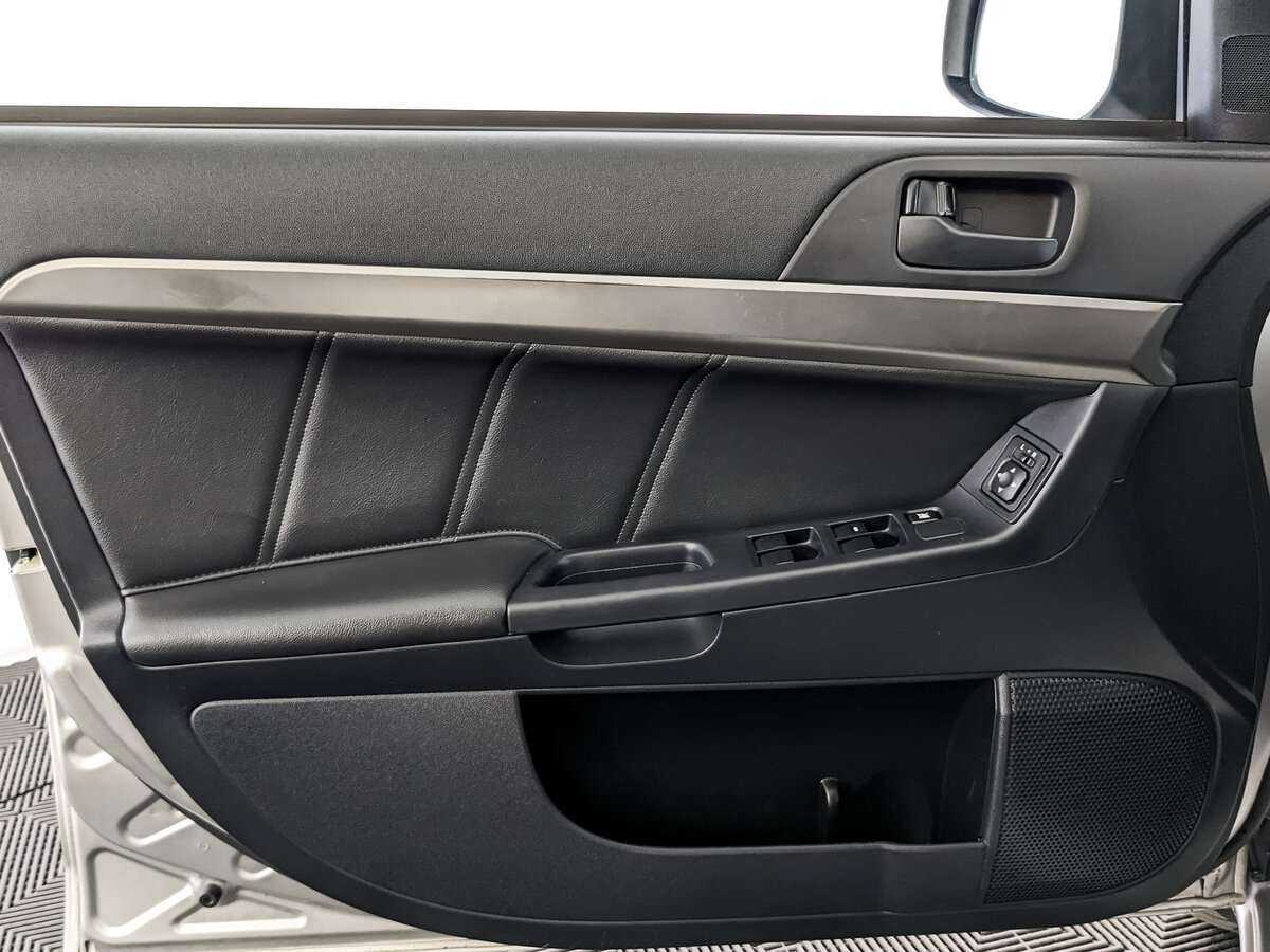 Mitsubishi Lancer с пробегом — 2015 год. Фото: #13
