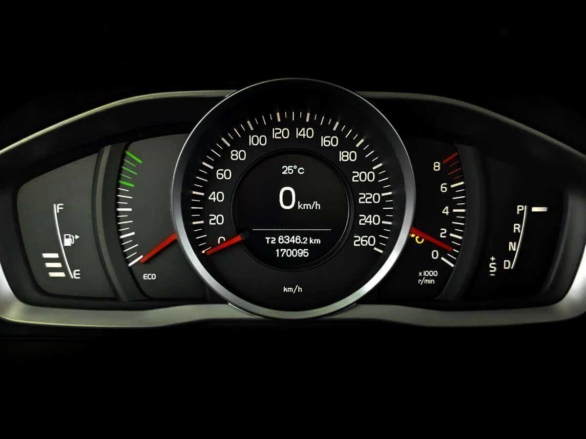 Volvo S60 с пробегом — 2015 год. Фото: #10