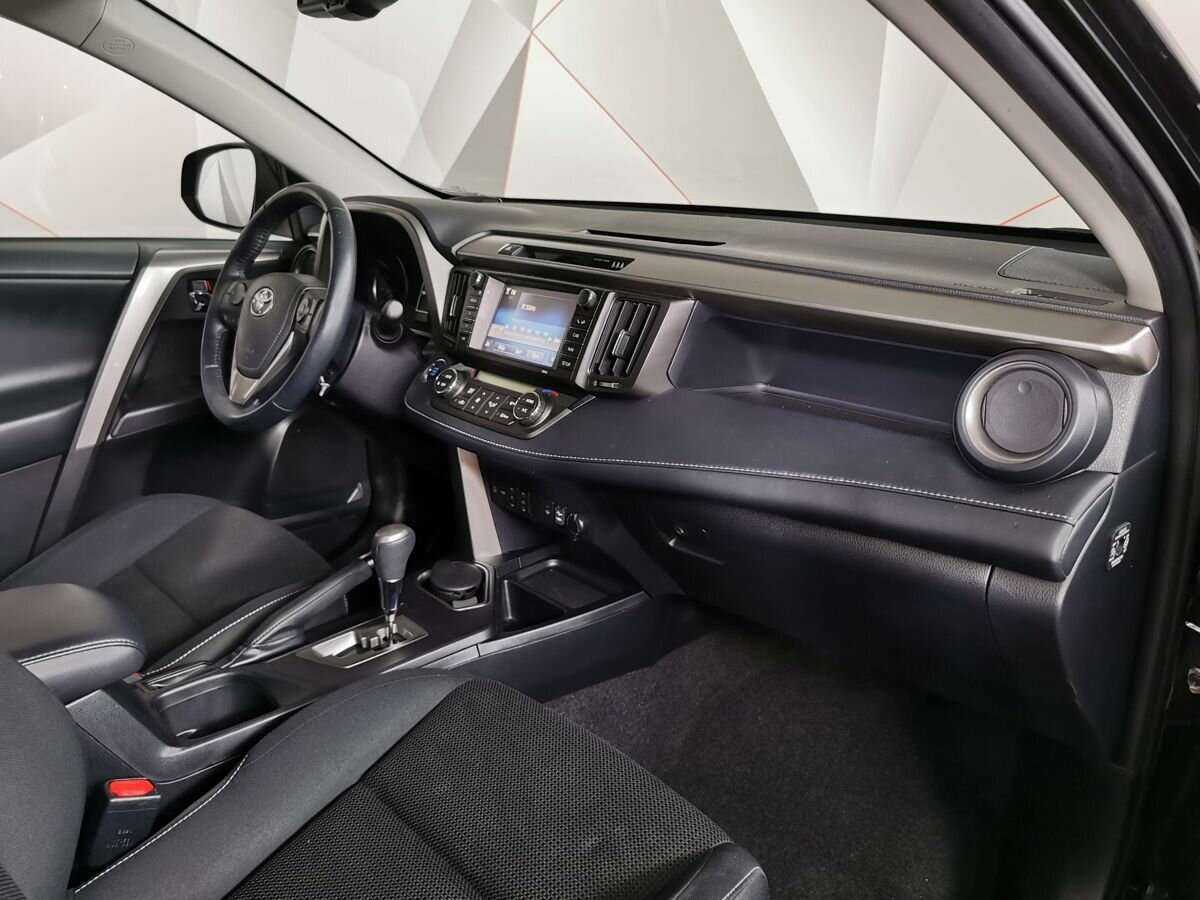 Toyota RAV4 с пробегом — 2018 год. Фото: #8