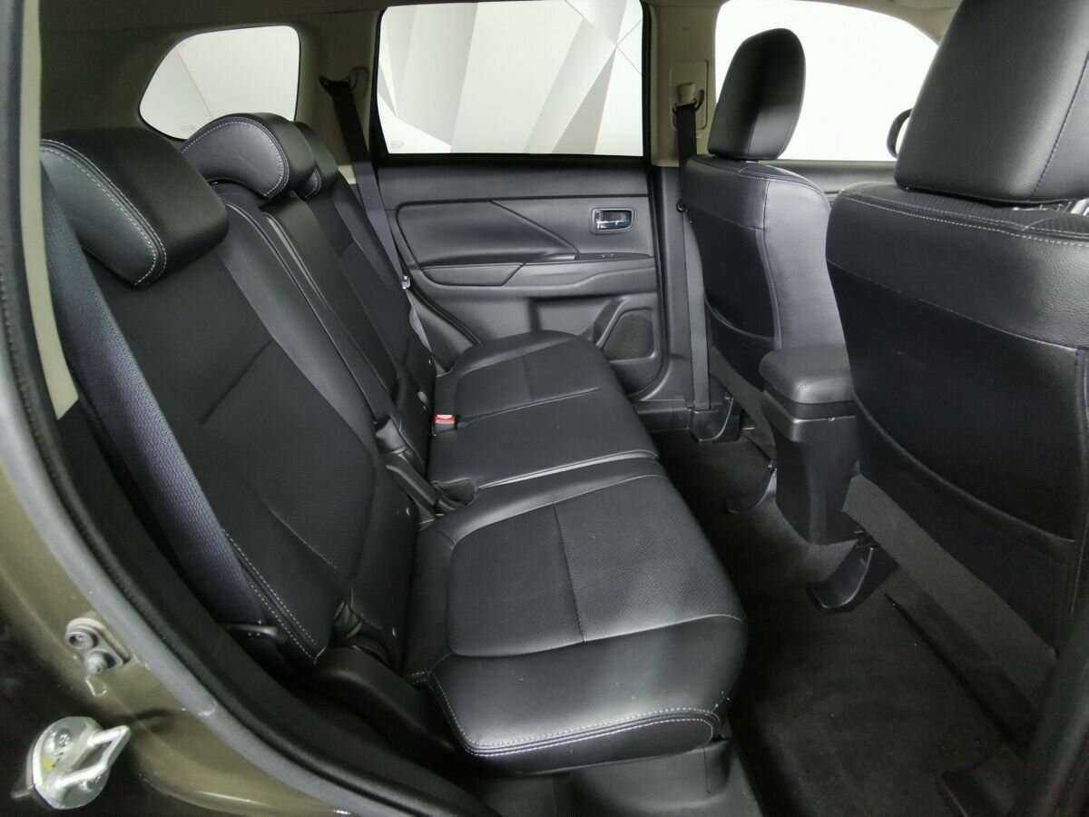 Mitsubishi Outlander с пробегом — 2018 год. Фото: #11