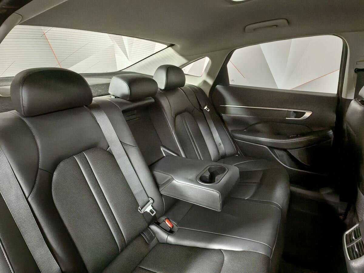 Hyundai Sonata с пробегом — 2022 год. Фото: #9