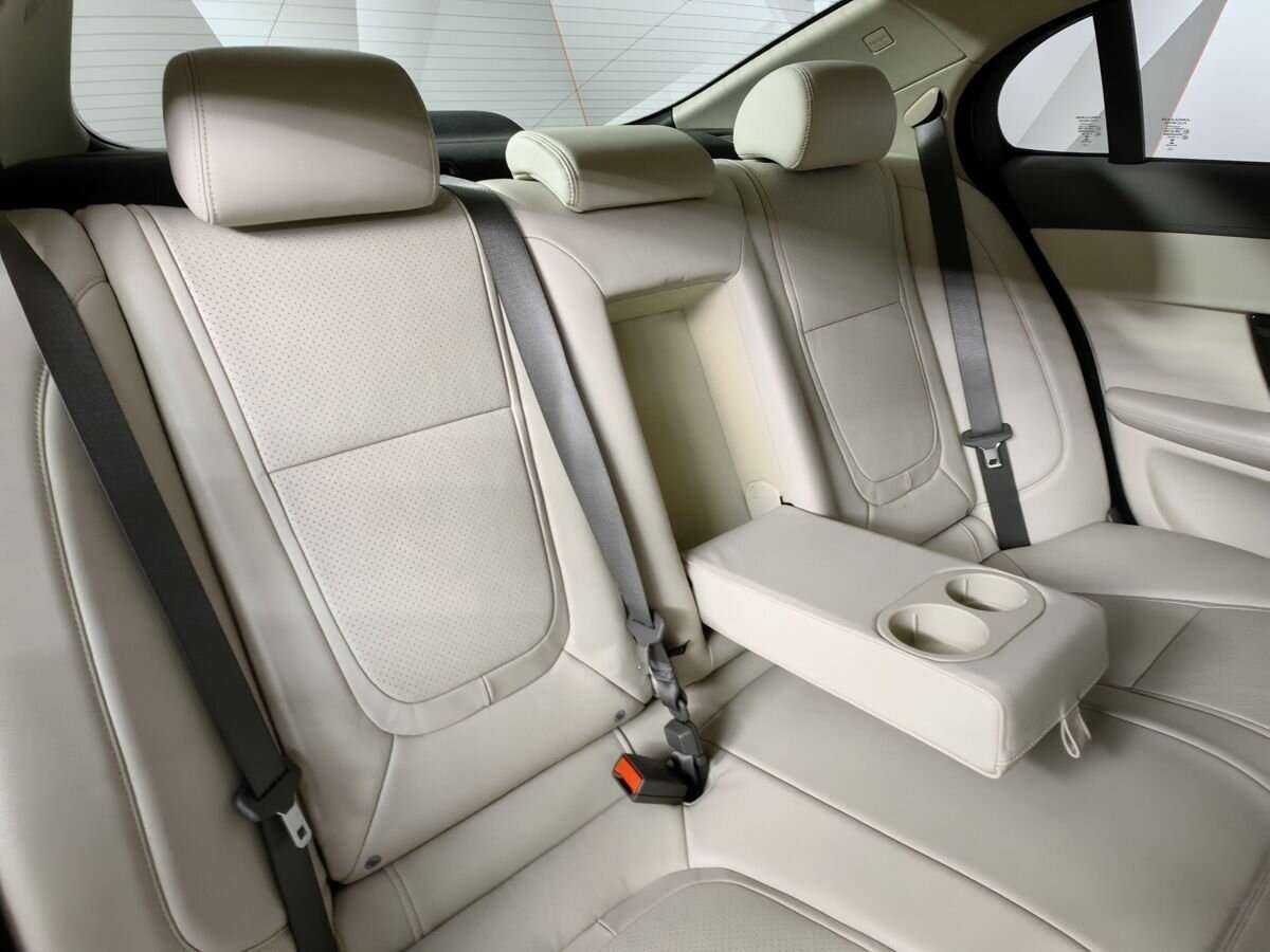 Jaguar XF с пробегом — 2014 год. Фото: #12