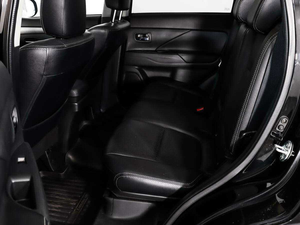 Mitsubishi Outlander с пробегом — 2014 год. Фото: #10