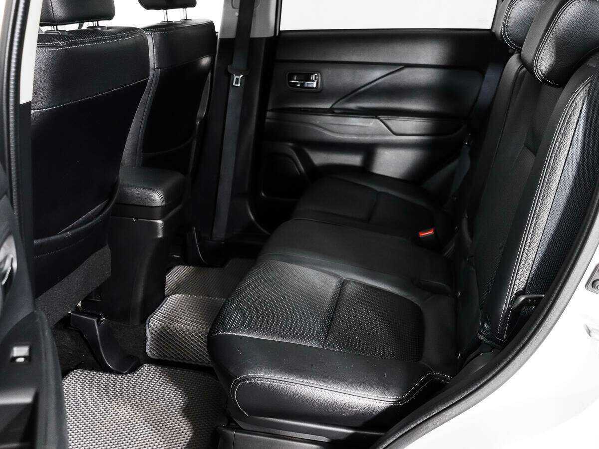 Mitsubishi Outlander с пробегом — 2016 год. Фото: #11