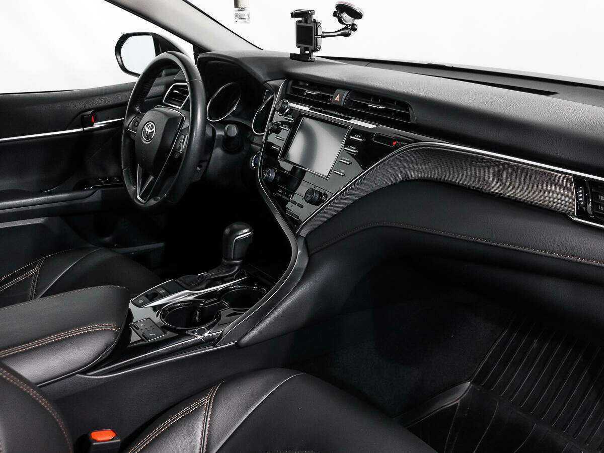 Toyota Camry с пробегом — 2020 год. Фото: #9
