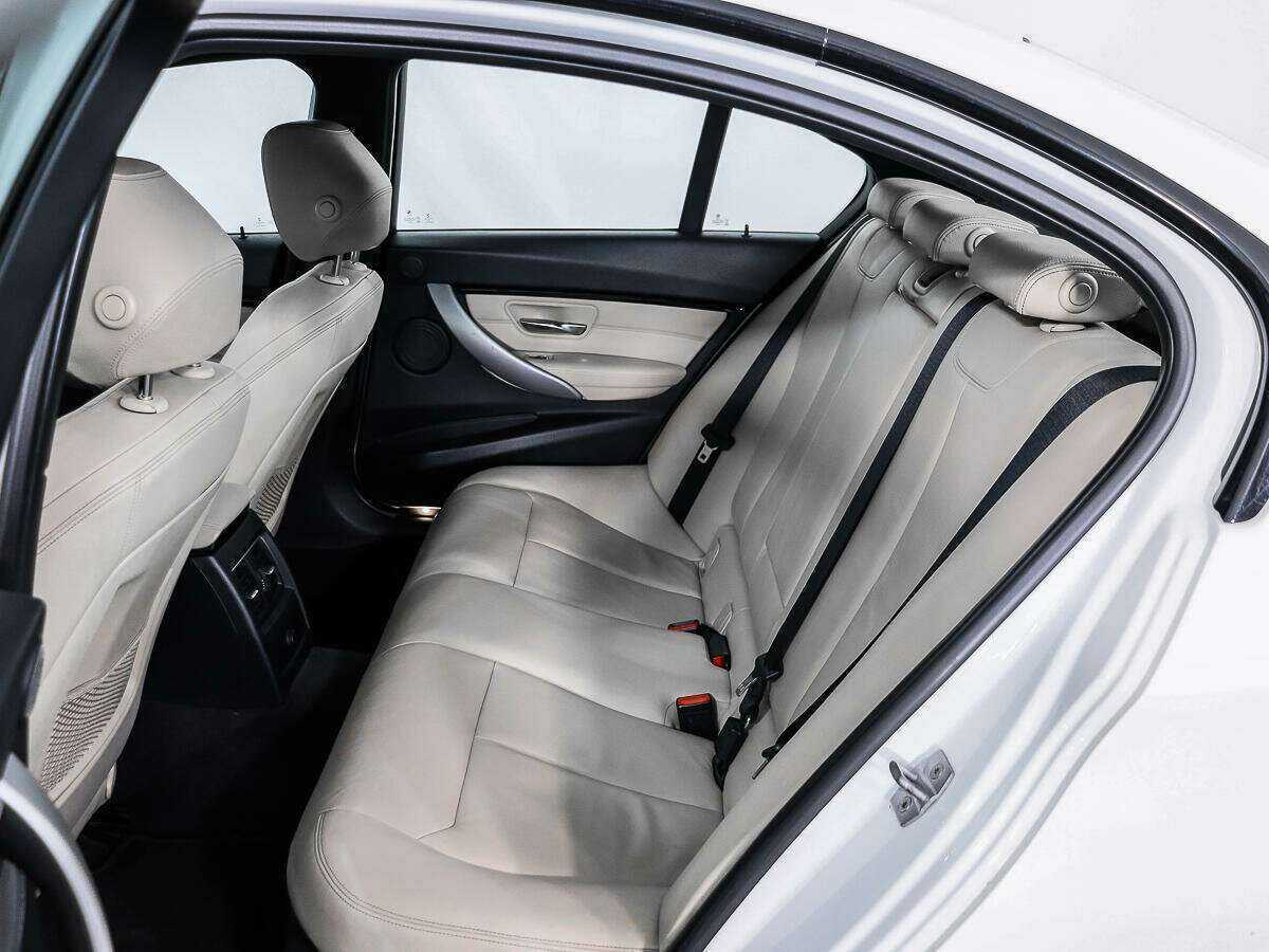 BMW 3 серии с пробегом — 2015 год. Фото: #7