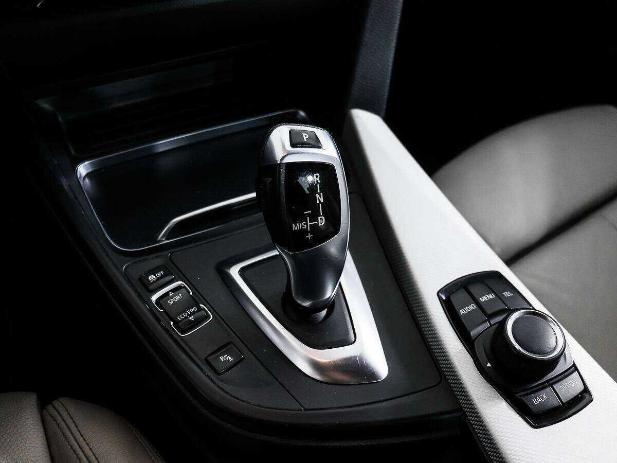 BMW 3 серии с пробегом — 2015 год. Фото: #10