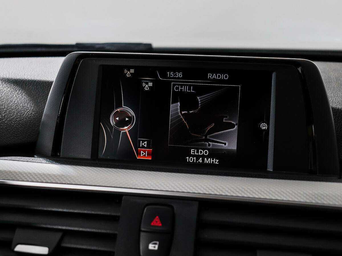 BMW 3 серии с пробегом — 2015 год. Фото: #11