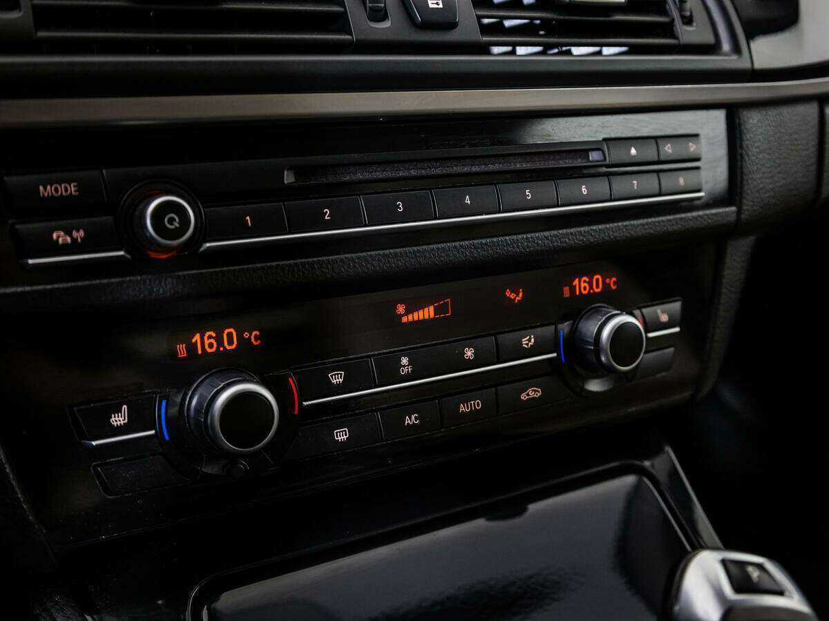 BMW 5 серии с пробегом — 2014 год. Фото: #11