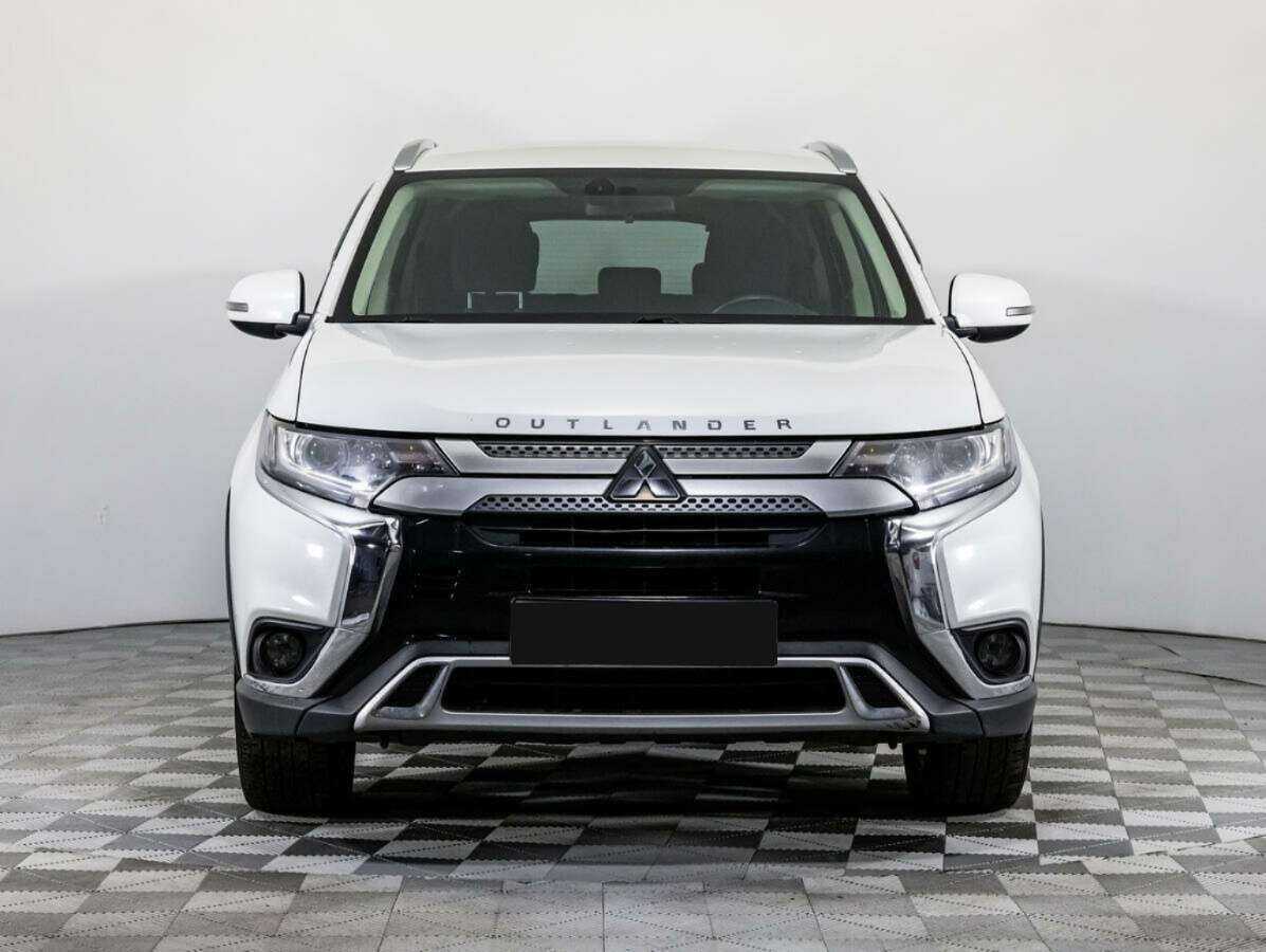 Mitsubishi Outlander с пробегом — 2018 год. Фото: #1