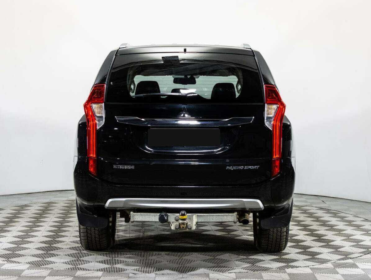 Mitsubishi Pajero Sport с пробегом — 2017 год. Фото: #4