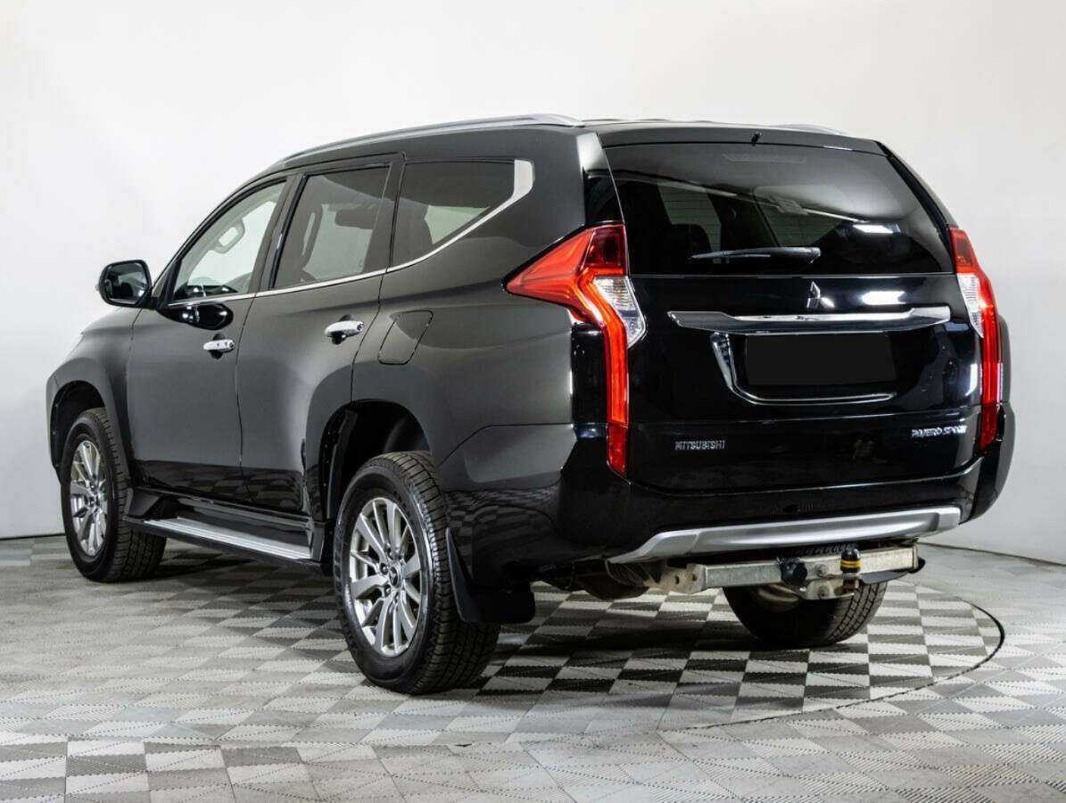 Mitsubishi Pajero Sport с пробегом — 2017 год. Фото: #5