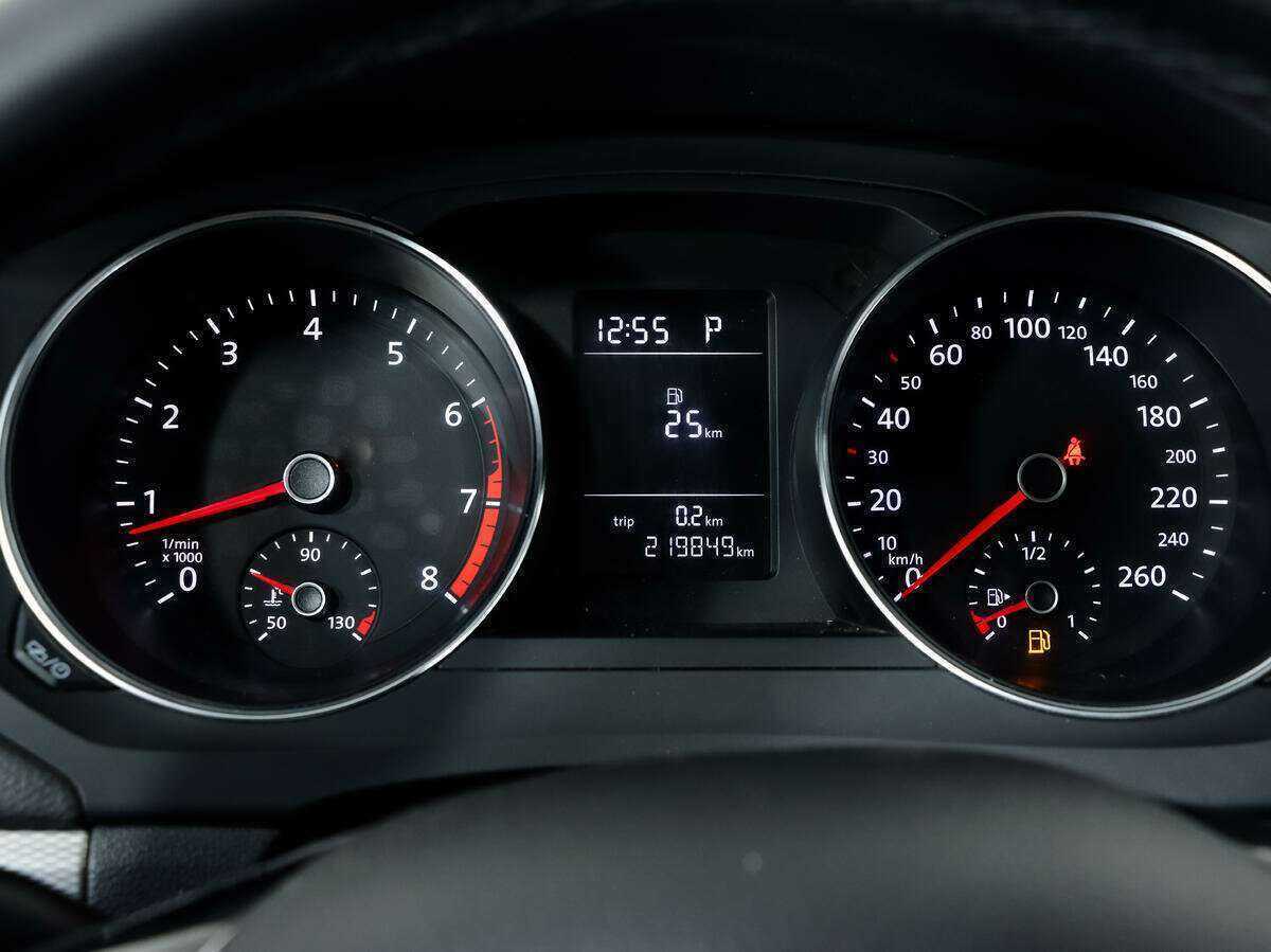 Volkswagen Jetta с пробегом — 2015 год. Фото: #13