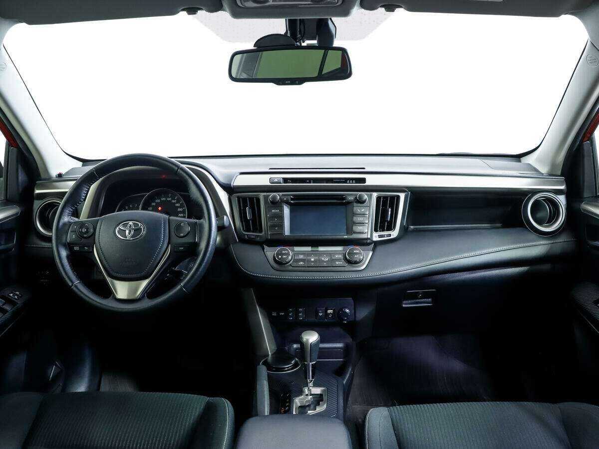 Toyota RAV4 с пробегом — 2015 год. Фото: #7