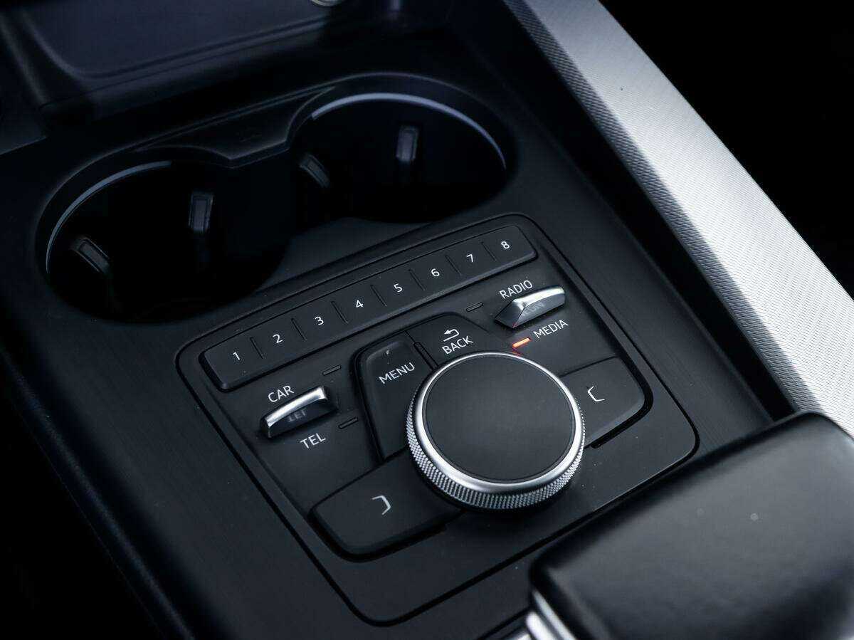 Audi A4 с пробегом — 2015 год. Фото: #10