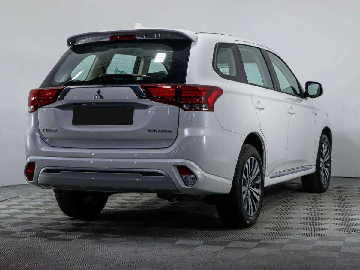 Mitsubishi Outlander с пробегом — 2022 год. Фото: #3
