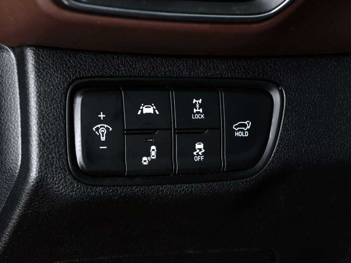 Hyundai Santa Fe с пробегом — 2018 год. Фото: #18