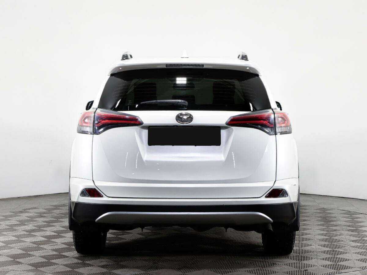 Toyota RAV4 с пробегом — 2015 год. Фото: #4