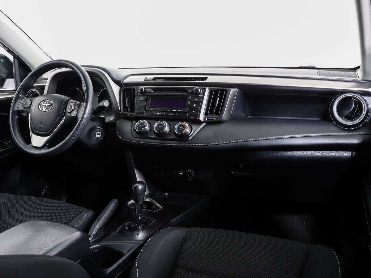 Toyota RAV4 с пробегом — 2017 год. Фото: #8