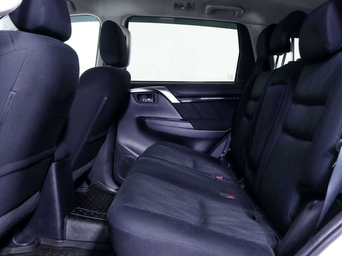 Mitsubishi Pajero Sport с пробегом — 2018 год. Фото: #10