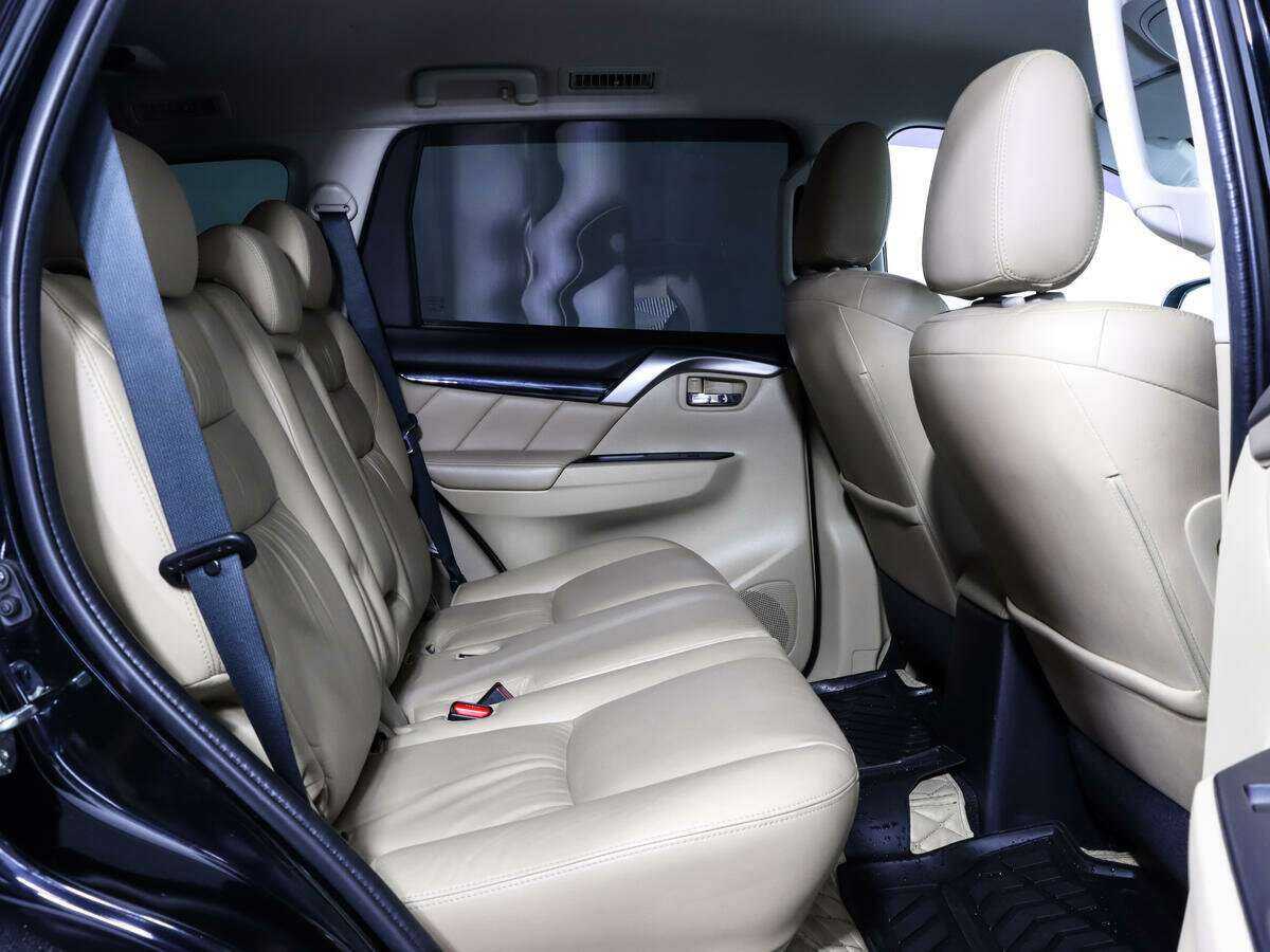 Mitsubishi Pajero Sport с пробегом — 2017 год. Фото: #10