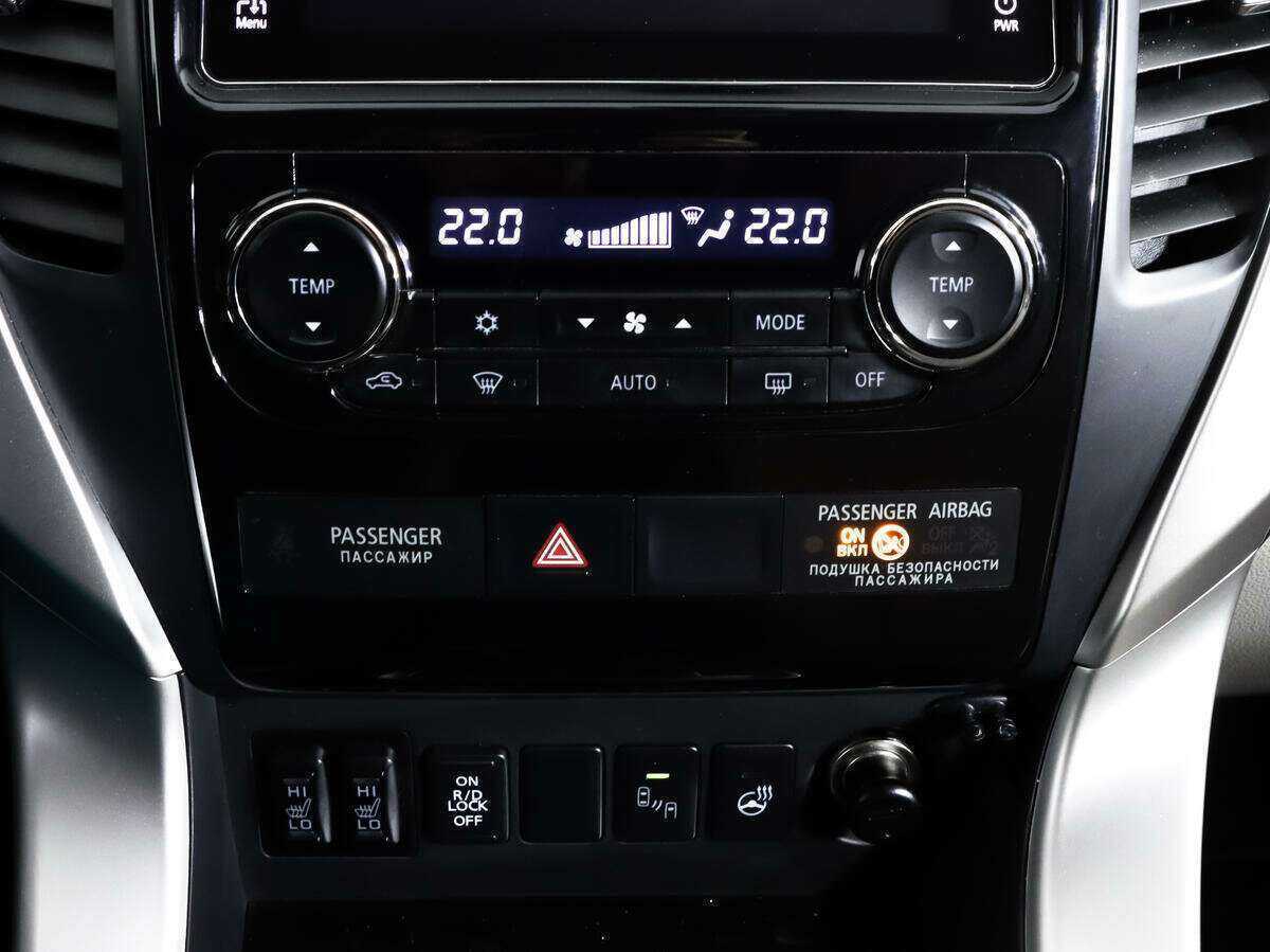 Mitsubishi Pajero Sport с пробегом — 2017 год. Фото: #13