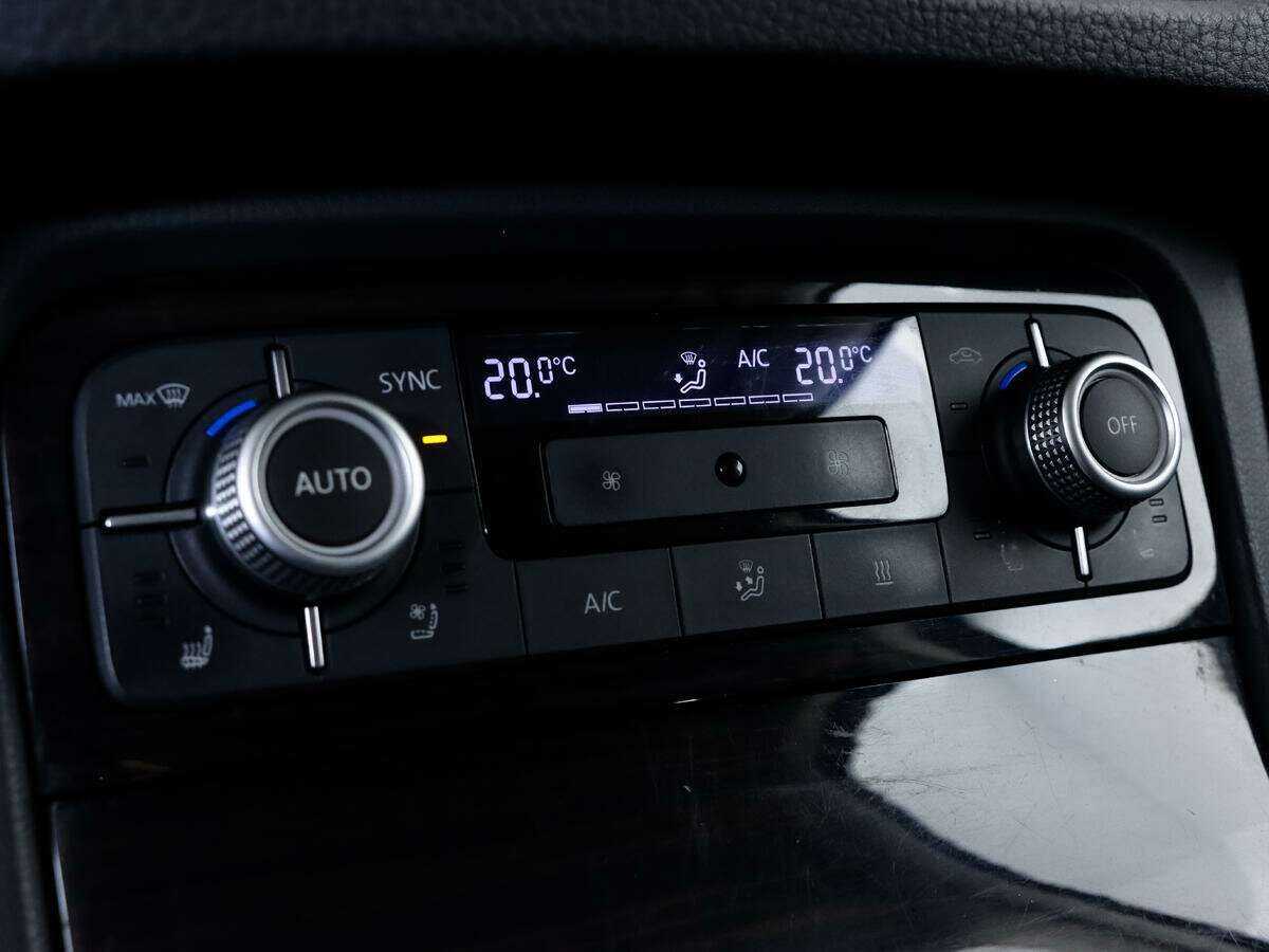 Volkswagen Touareg с пробегом — 2016 год. Фото: #15