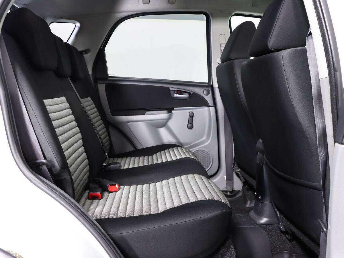 Suzuki SX4 с пробегом — 2013 год. Фото: #11