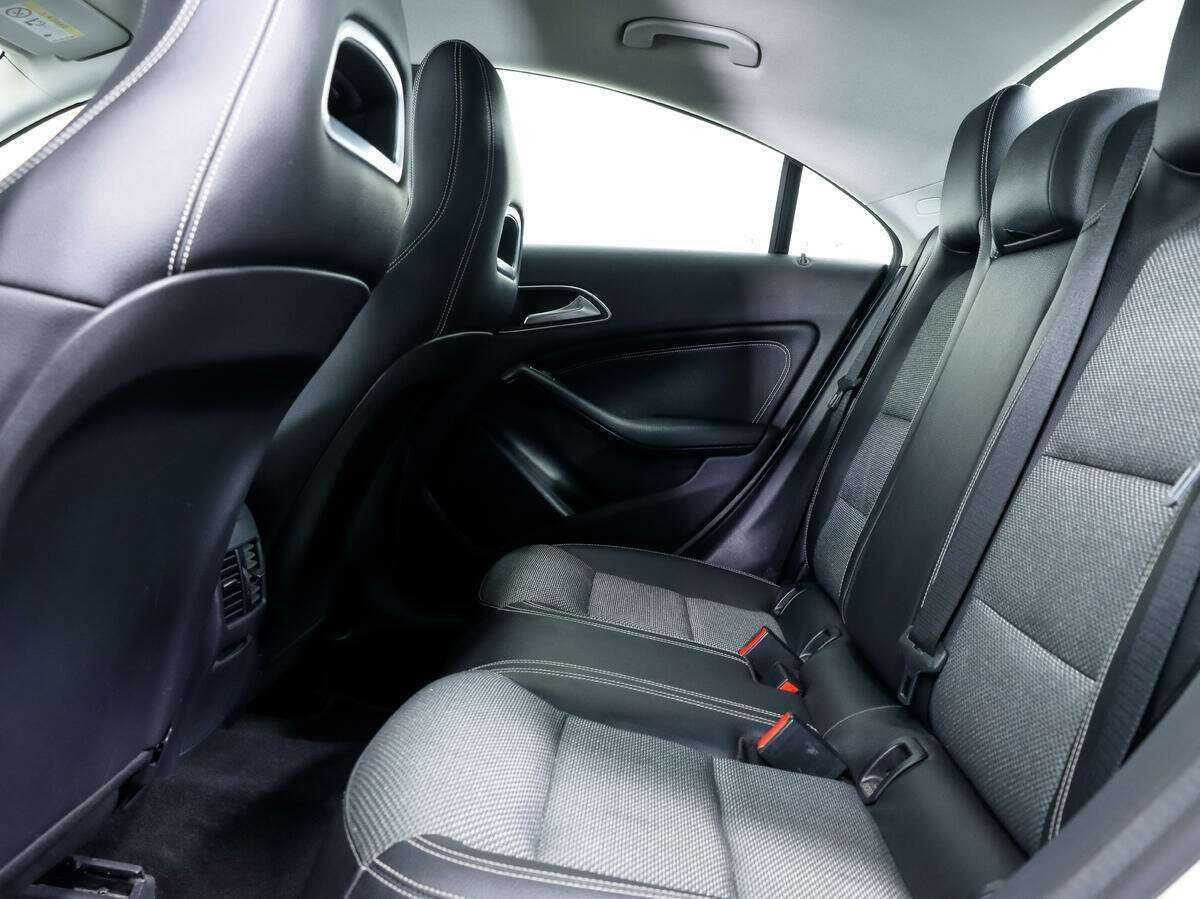 Mercedes-Benz CLA с пробегом — 2015 год. Фото: #9