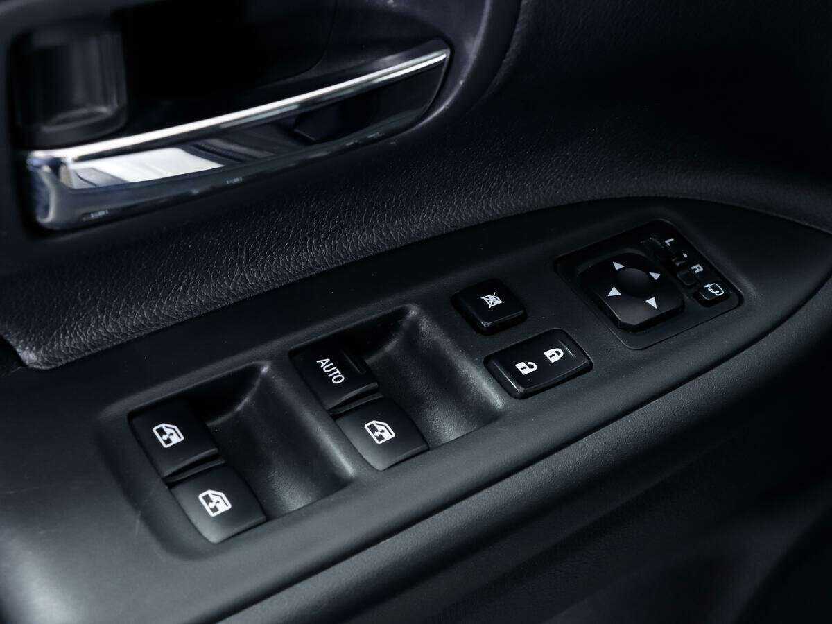 Mitsubishi Outlander с пробегом — 2015 год. Фото: #12