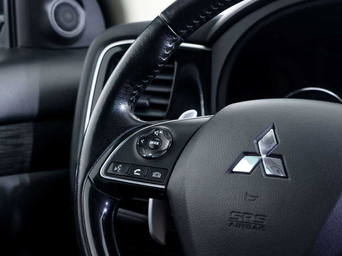 Mitsubishi Outlander с пробегом — 2015 год. Фото: #15