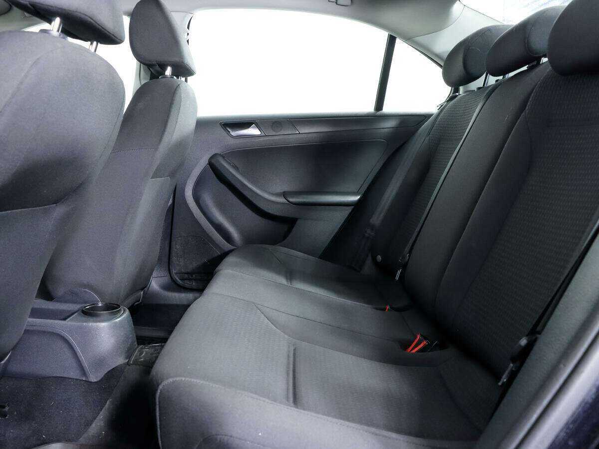 Volkswagen Jetta с пробегом — 2015 год. Фото: #10