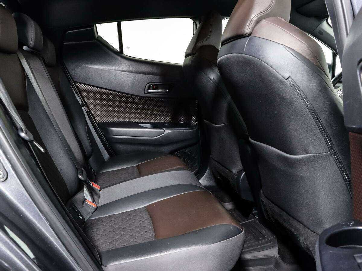 Toyota C-HR с пробегом — 2018 год. Фото: #10