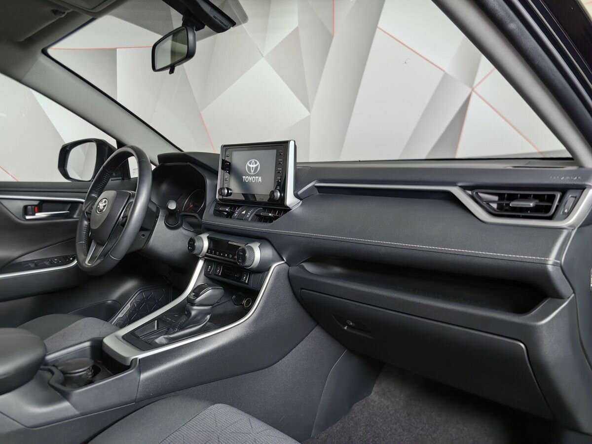 Toyota RAV4 с пробегом — 2020 год. Фото: #8