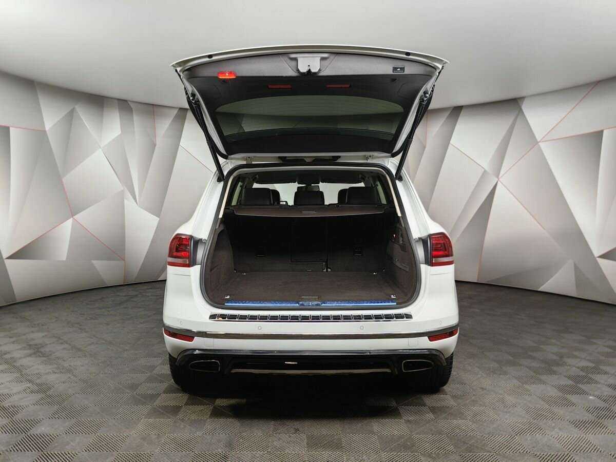 Volkswagen Touareg с пробегом — 2016 год. Фото: #17