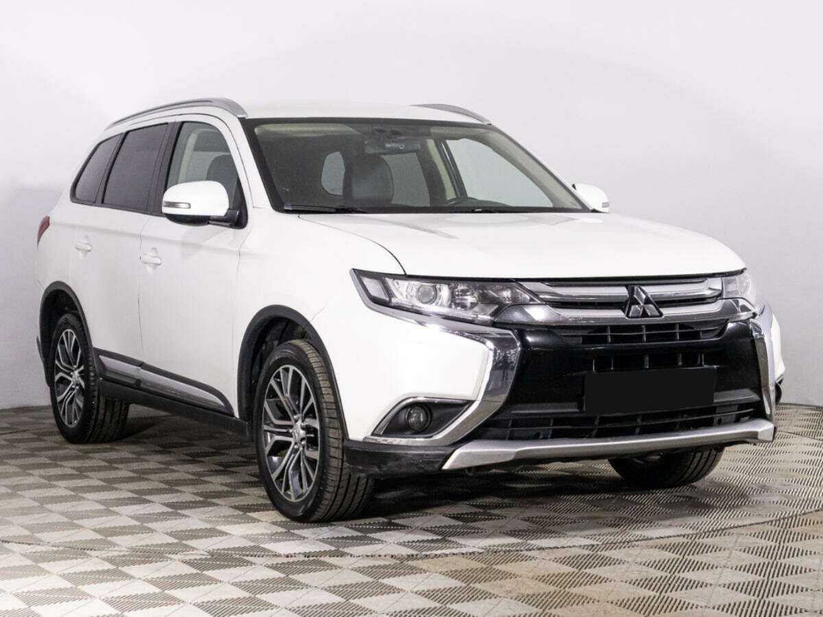 Mitsubishi Outlander с пробегом — 2017 год. Фото: #2