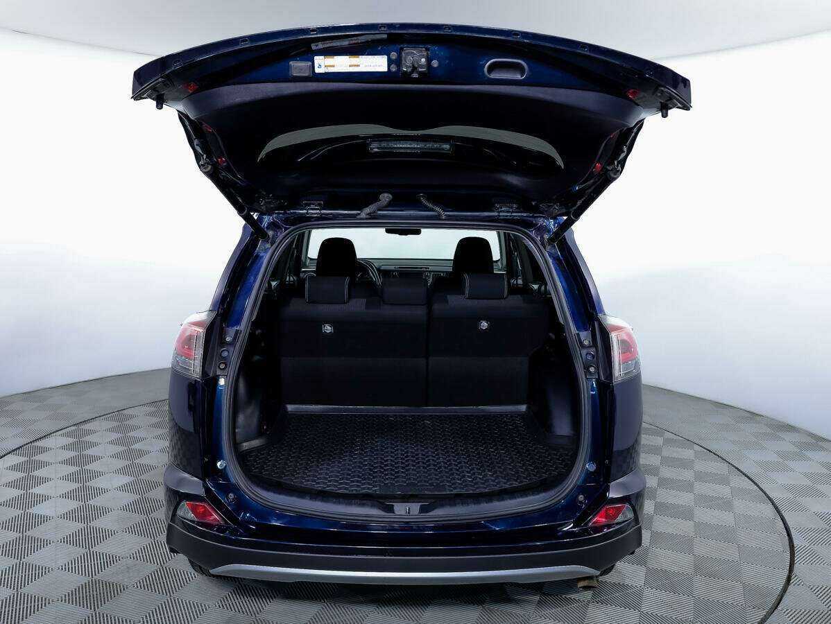 Toyota RAV4 с пробегом — 2019 год. Фото: #18