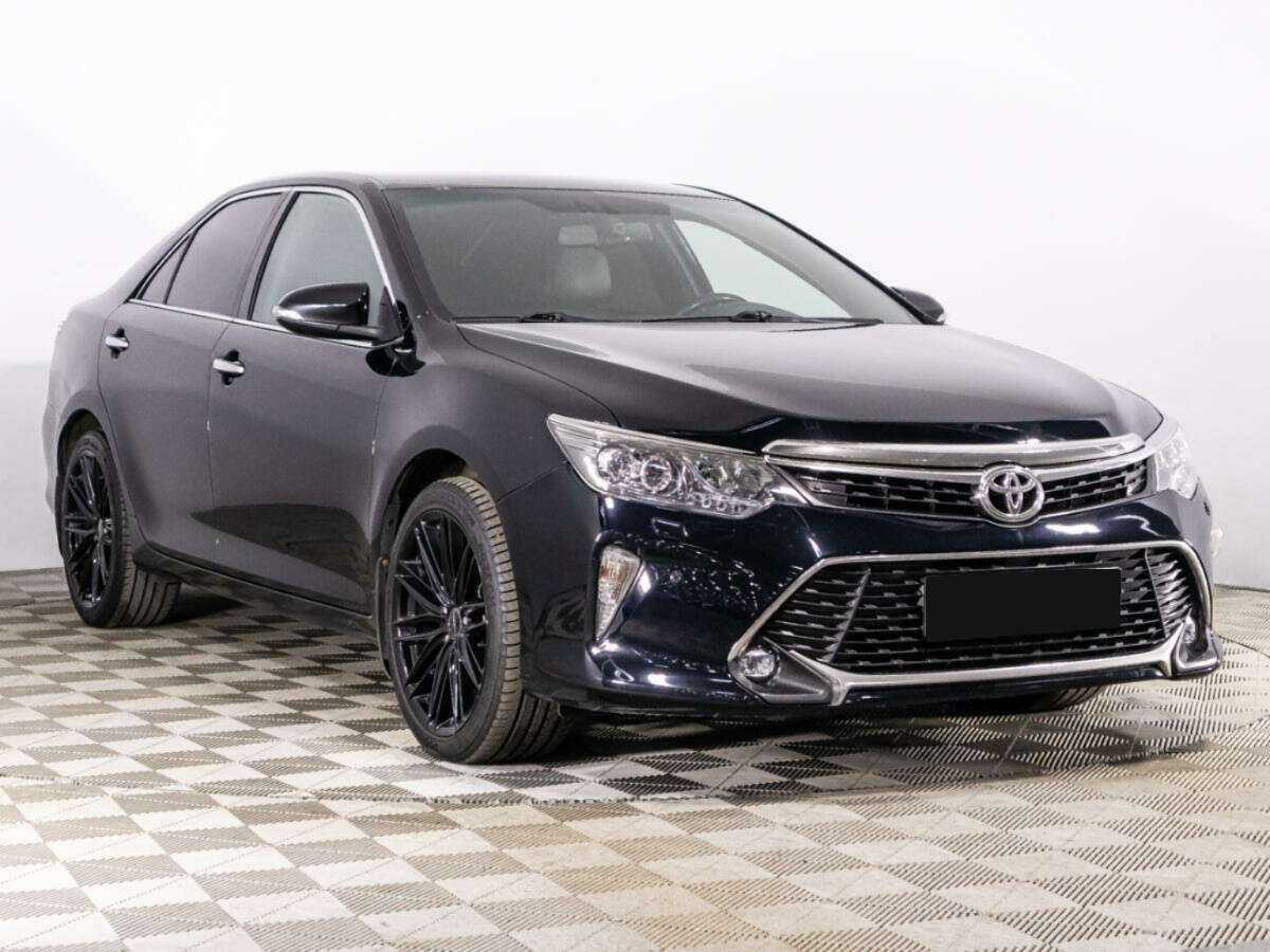 Toyota Camry с пробегом — 2017 год. Фото: #2