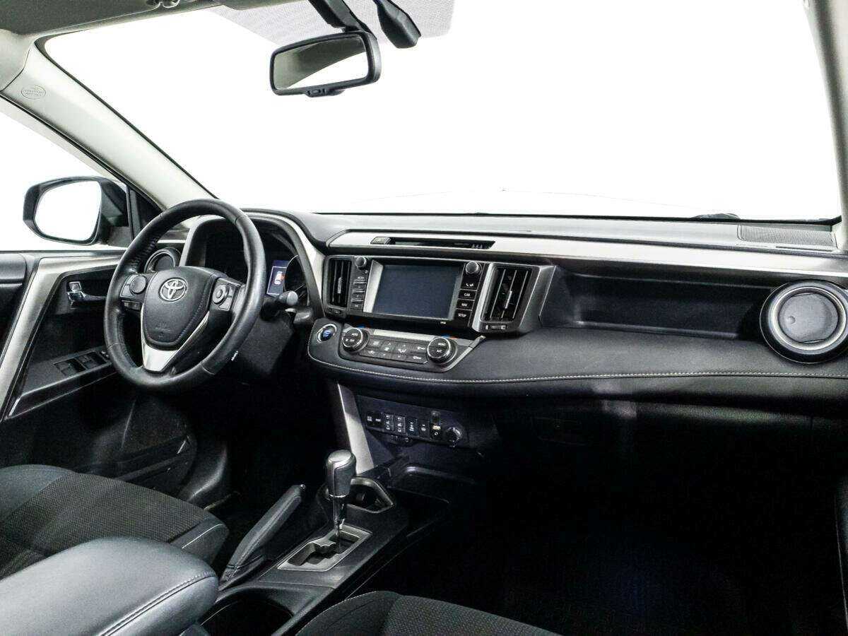 Toyota RAV4 с пробегом — 2018 год. Фото: #8