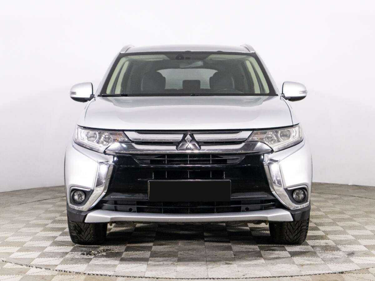 Mitsubishi Outlander с пробегом — 2015 год. Фото: #1