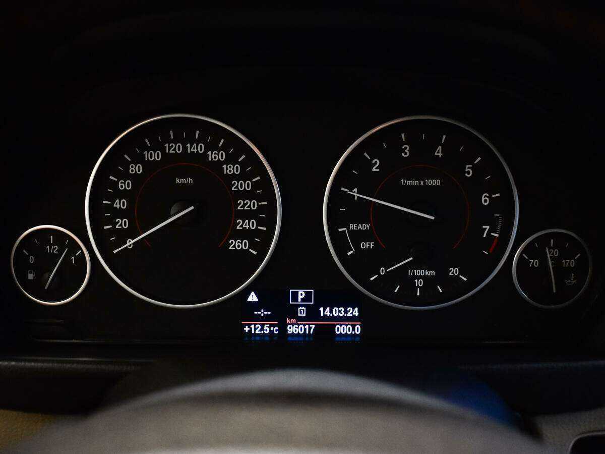 BMW 3 серии с пробегом — 2016 год. Фото: #6