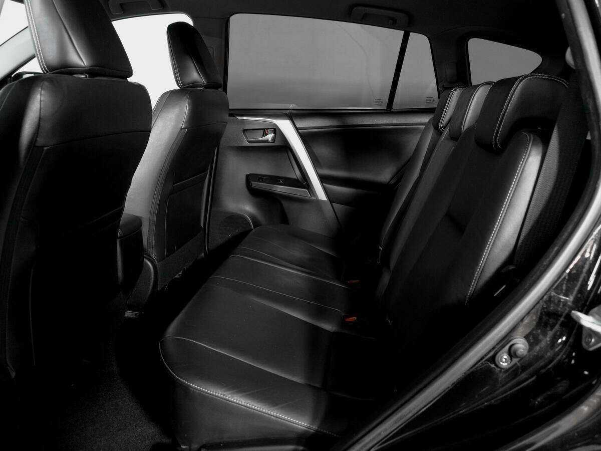 Toyota RAV4 с пробегом — 2016 год. Фото: #9