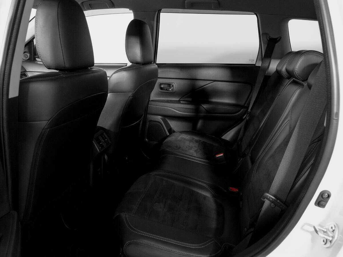 Mitsubishi Outlander с пробегом — 2021 год. Фото: #9
