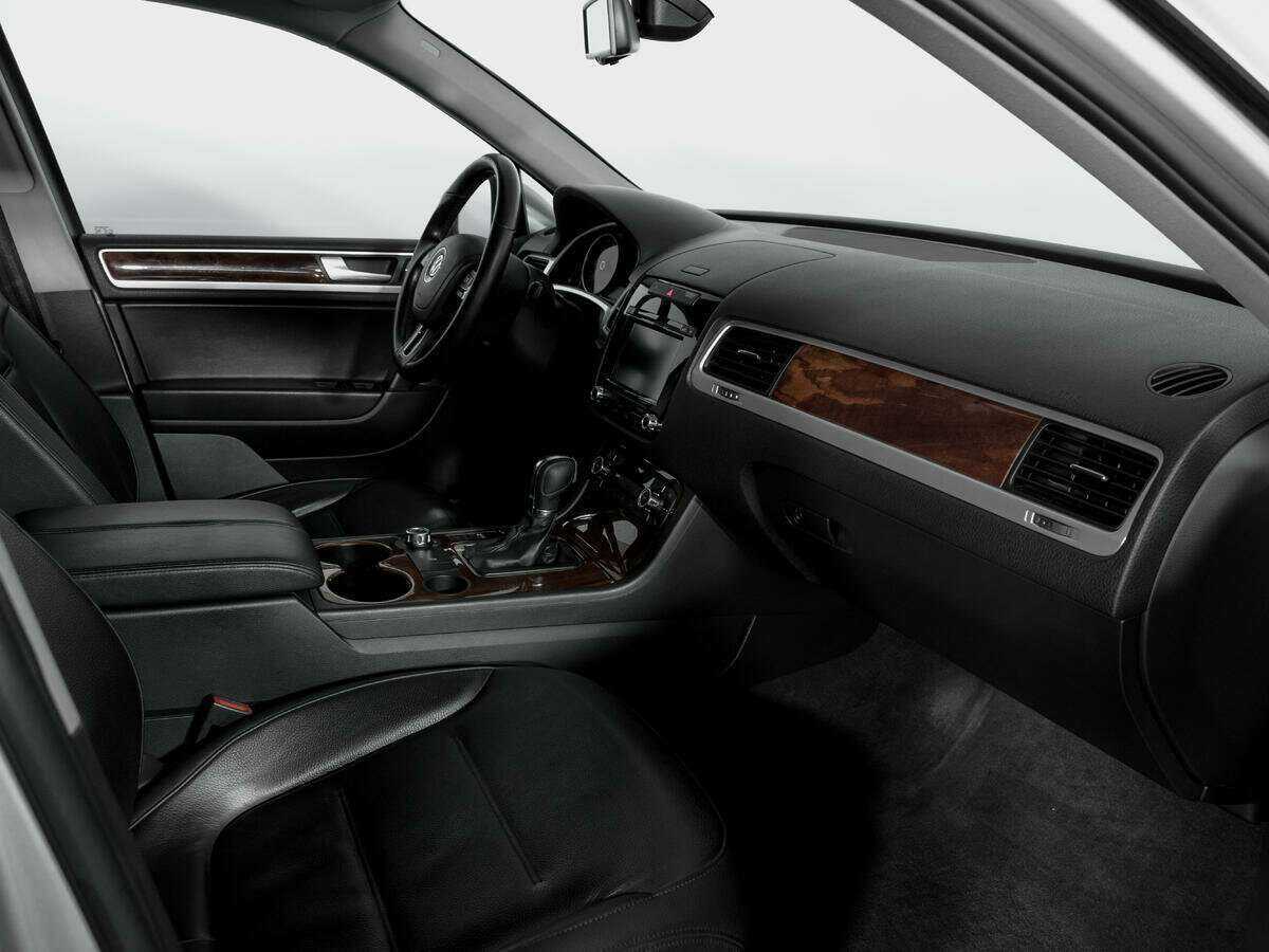 Volkswagen Touareg с пробегом — 2012 год. Фото: #8