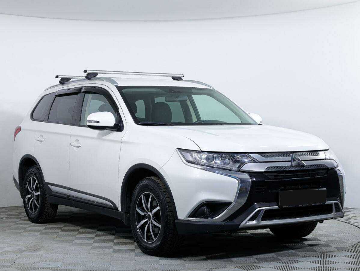 Mitsubishi Outlander с пробегом — 2018 год. Фото: #2