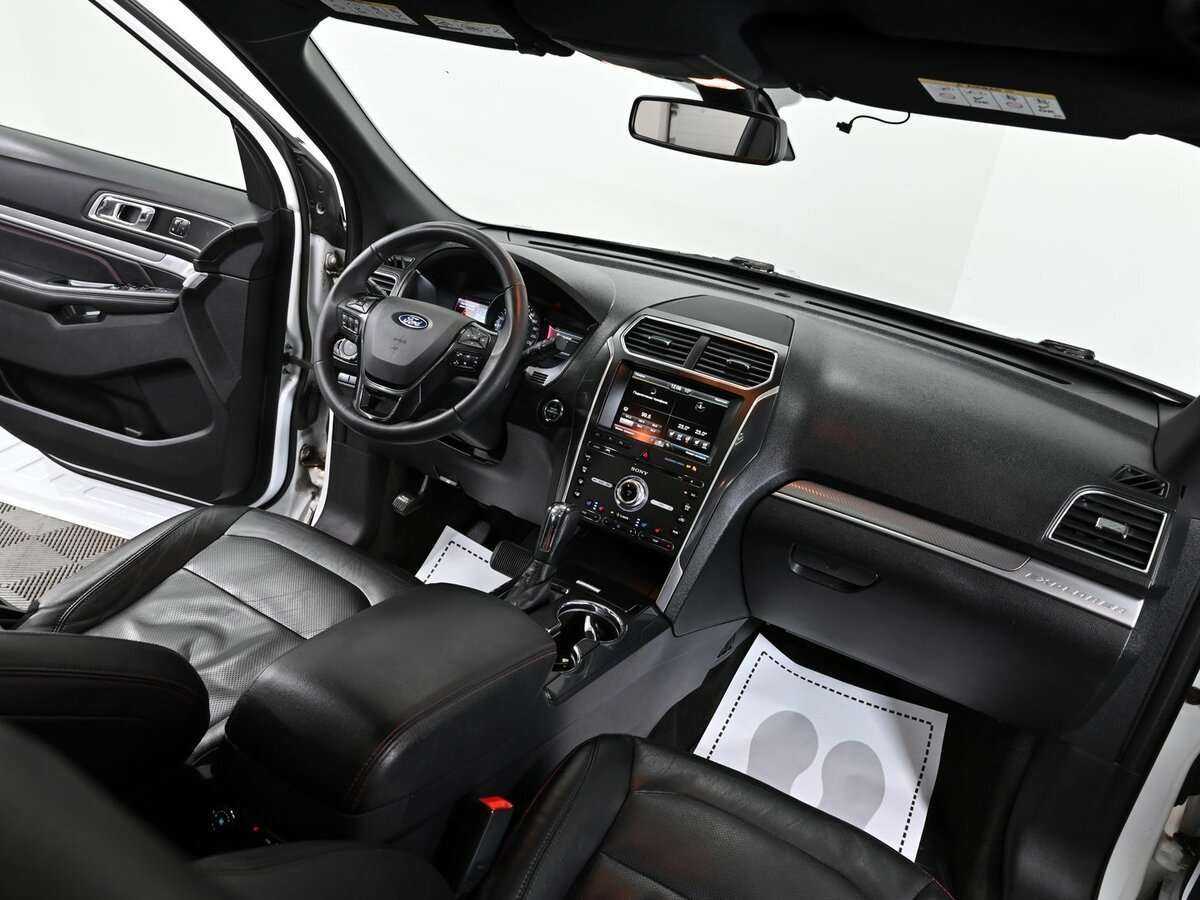 Ford Explorer с пробегом — 2015 год. Фото: #7
